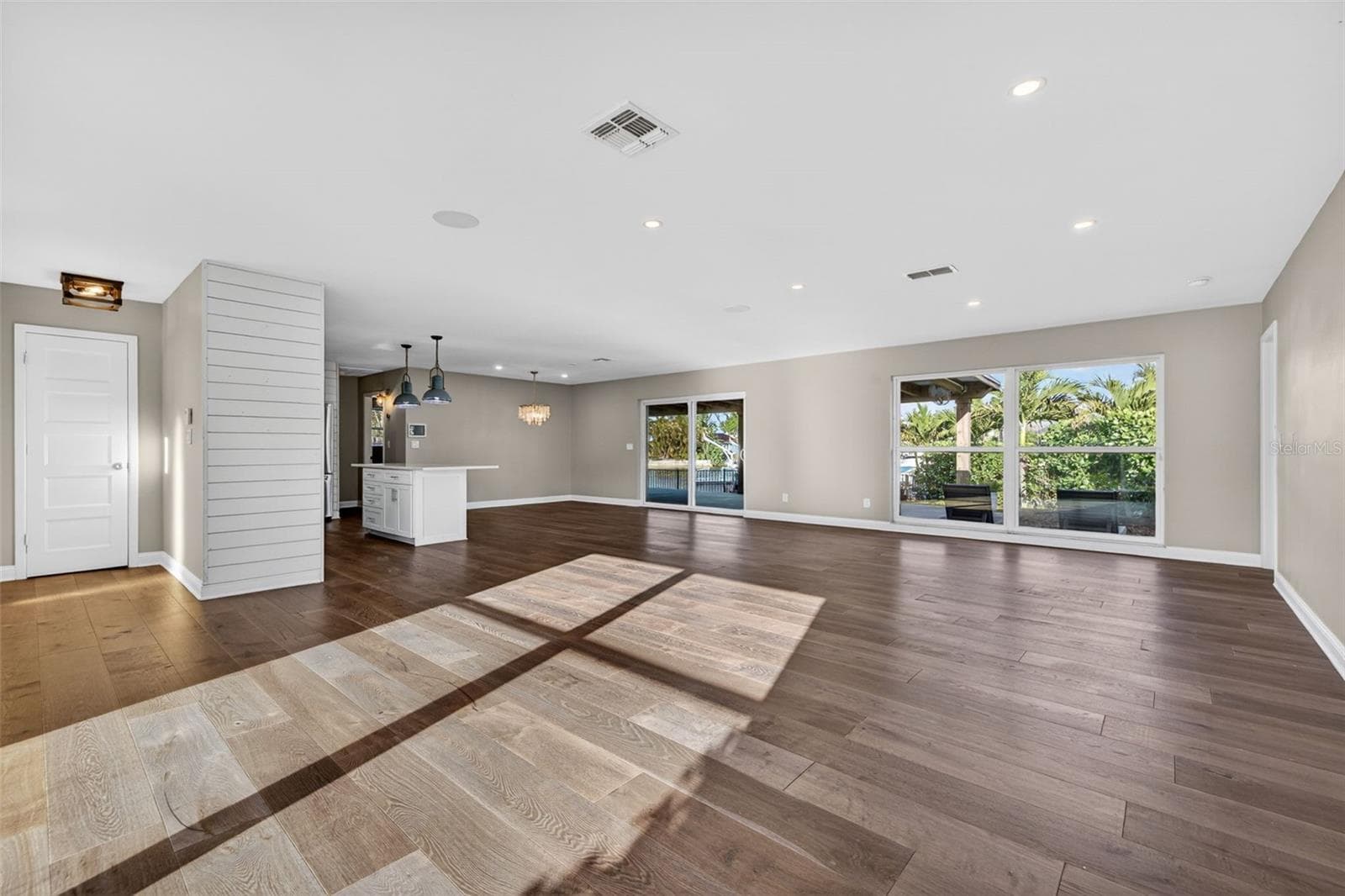Single Family Residence at 4200 BEACH DR SE, ST PETERSBURG, photo 10 of 22