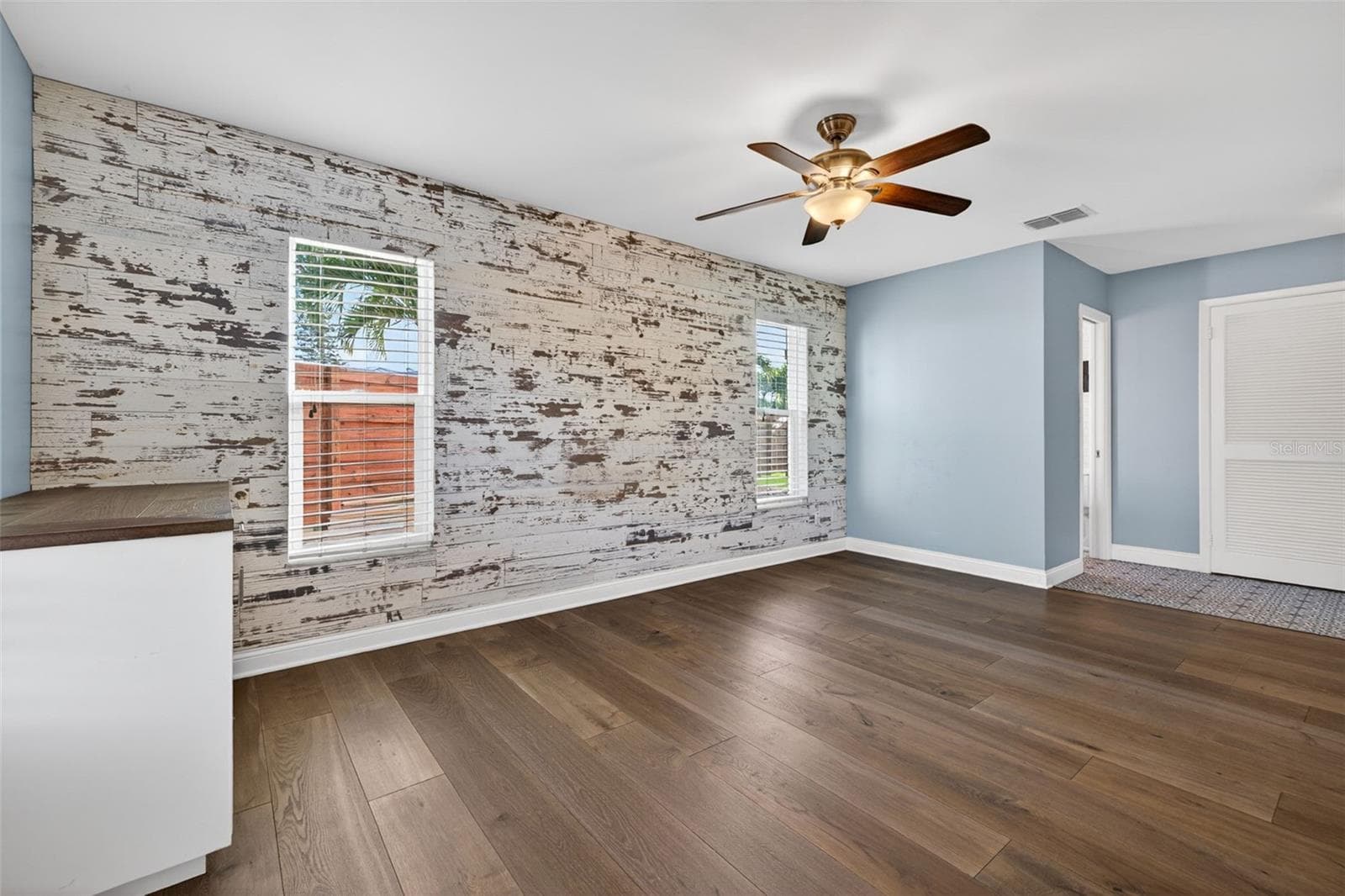 Single Family Residence at 4200 BEACH DR SE, ST PETERSBURG, photo 12 of 22