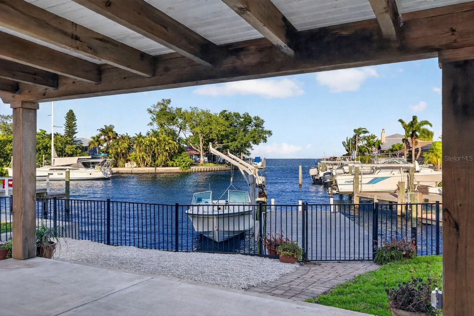 Single Family Residence at 4200 BEACH DR SE, ST PETERSBURG, photo 18 of 22