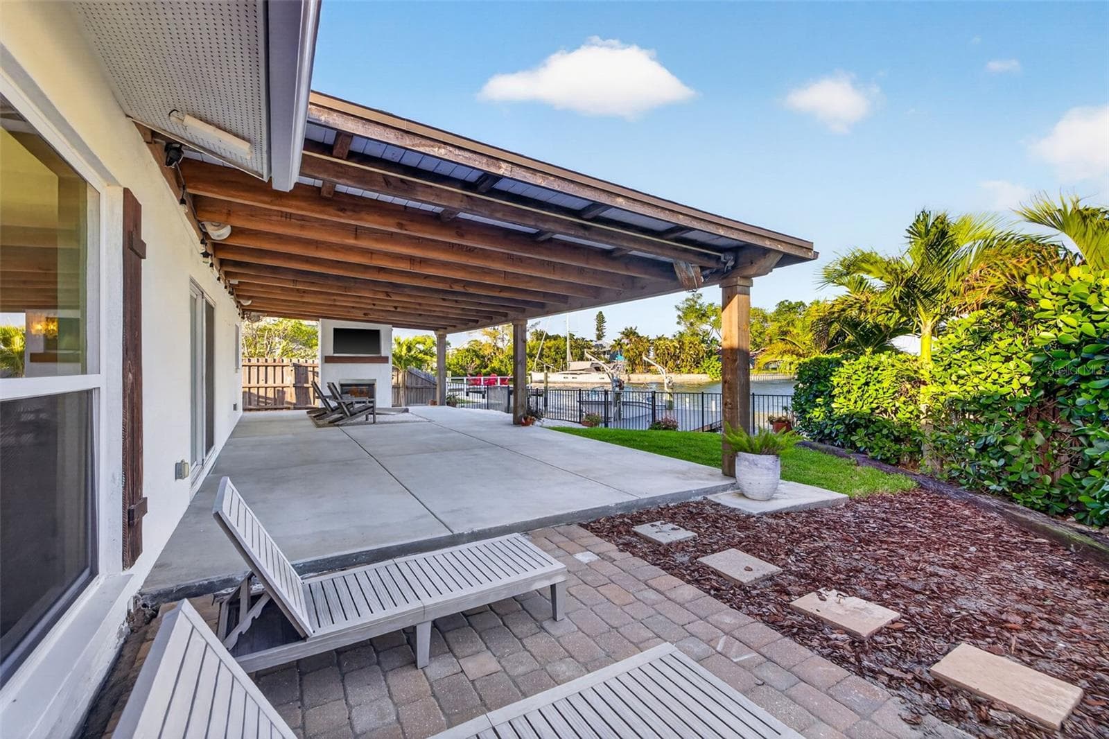 Single Family Residence at 4200 BEACH DR SE, ST PETERSBURG, photo 20 of 22