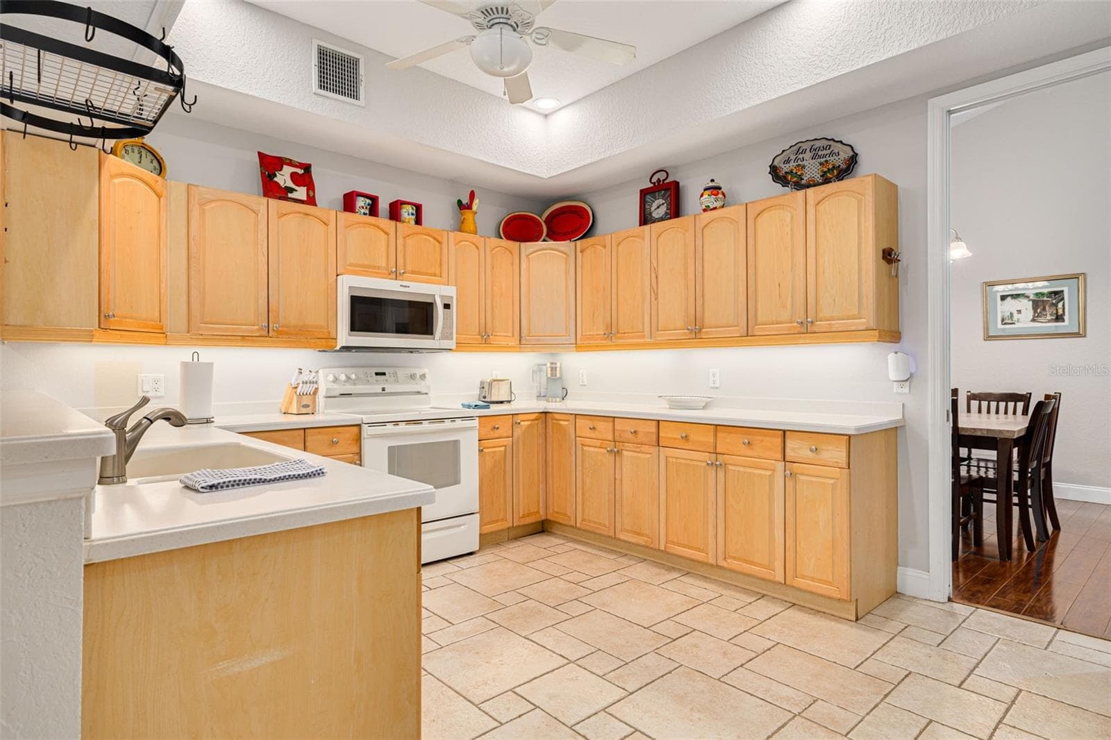 Kitchen area - 901 VIRGINIA AVE, TARPON SPRINGS