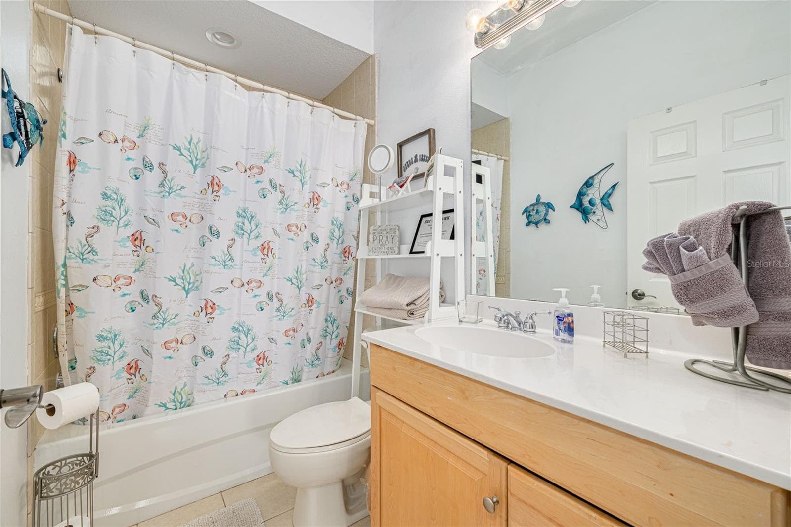 Upstairs bathroom - 901 VIRGINIA AVE, TARPON SPRINGS