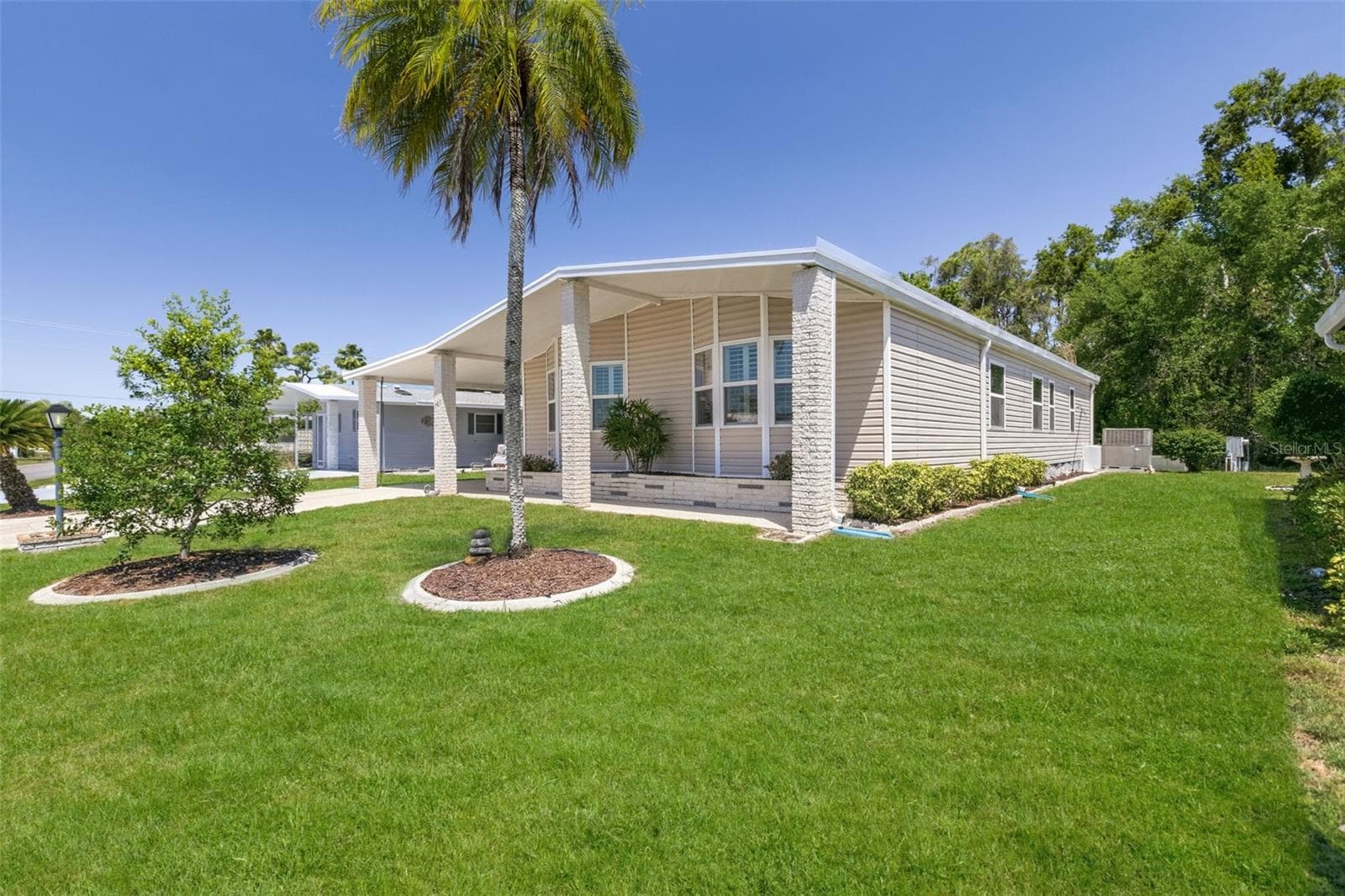 Manufactured Home at 209 VISTORIA DR, NORTH PORT, photo 4 of 37