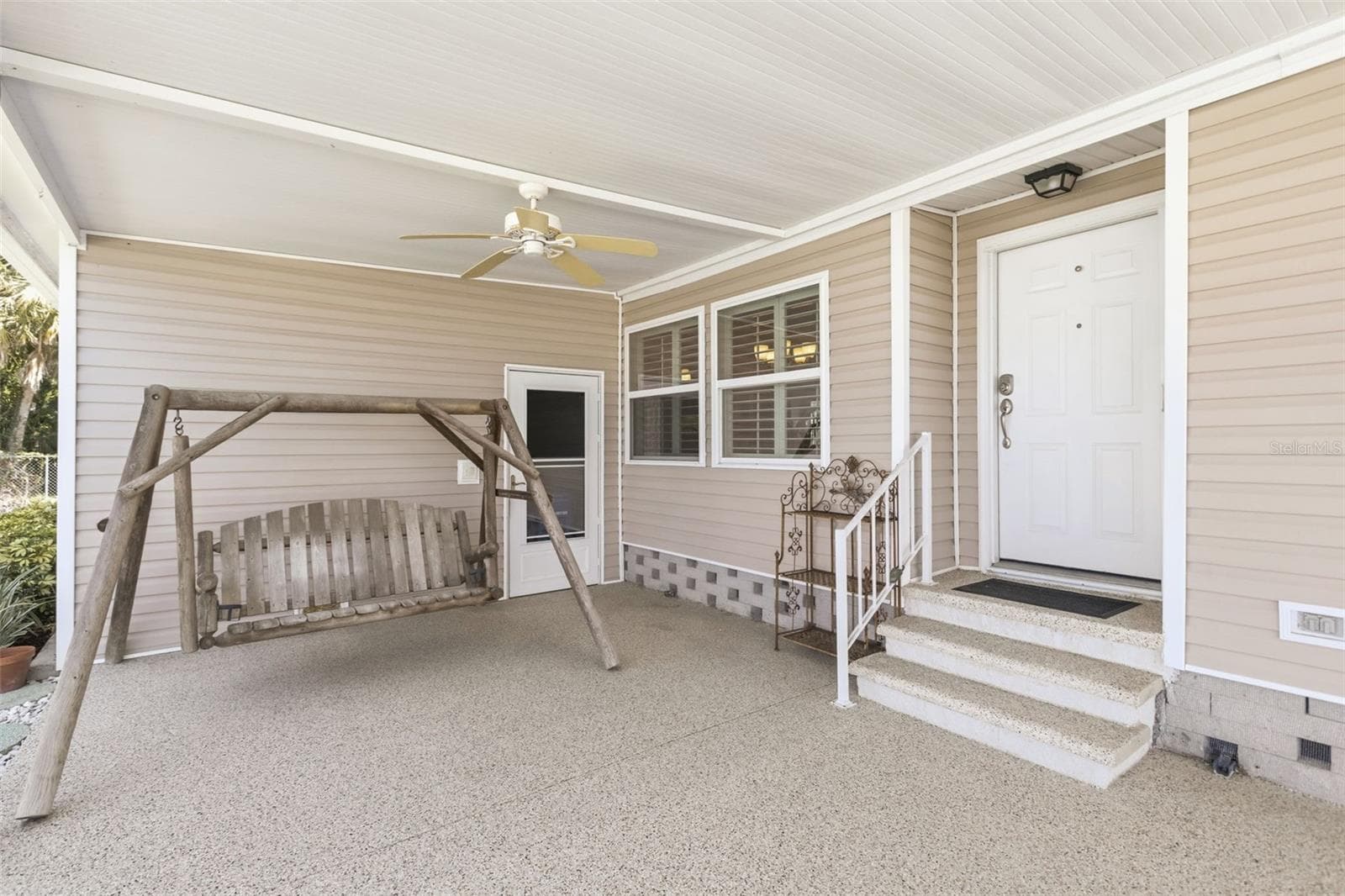 Manufactured Home at 209 VISTORIA DR, NORTH PORT, photo 5 of 37