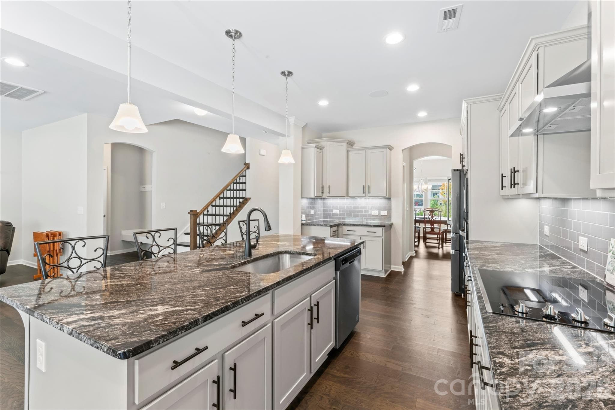 Island Custom cabinetry - 2014 Mcdonald Drive, Stanfield