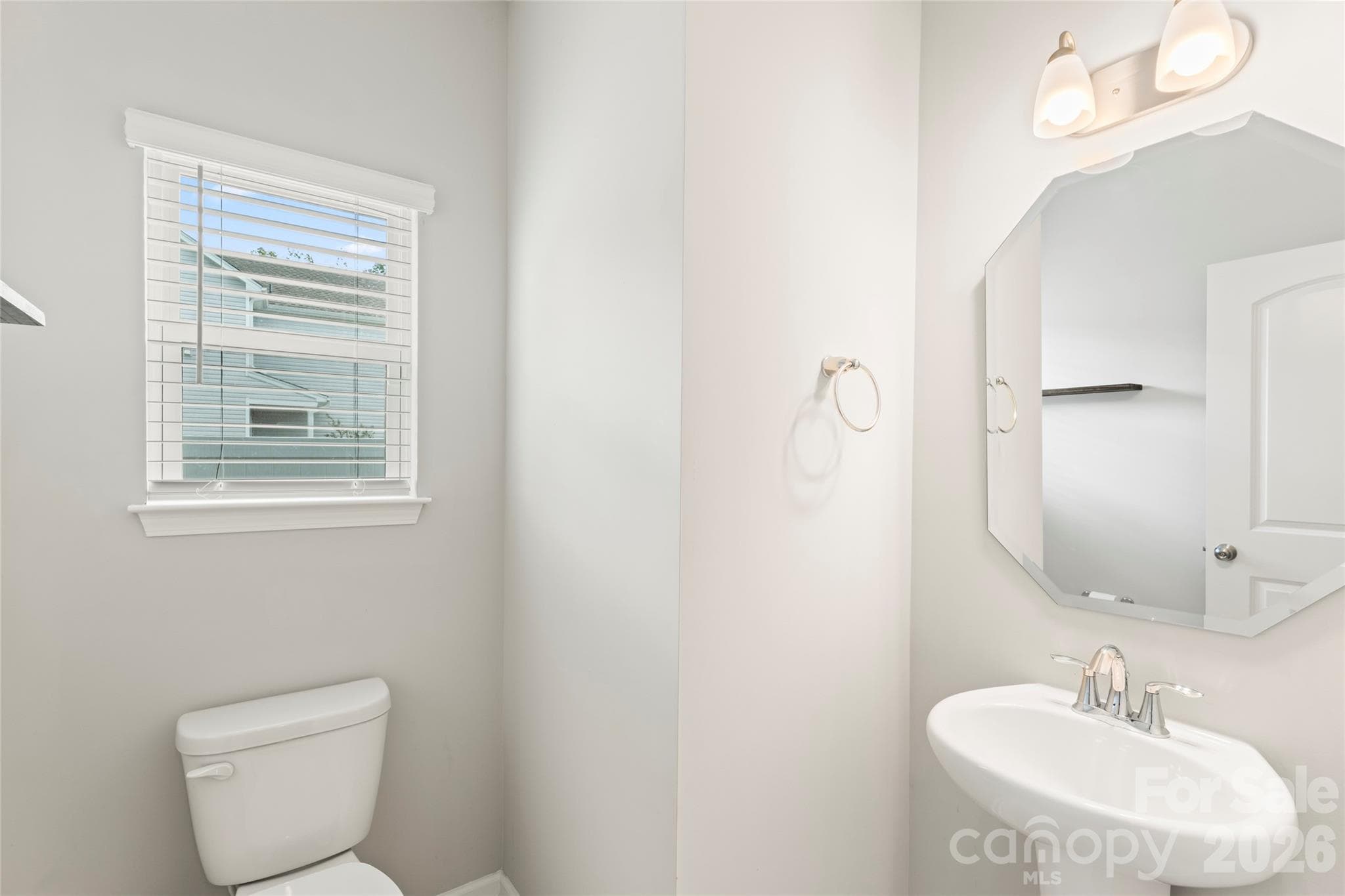 Main level half bath - 2014 Mcdonald Drive, Stanfield