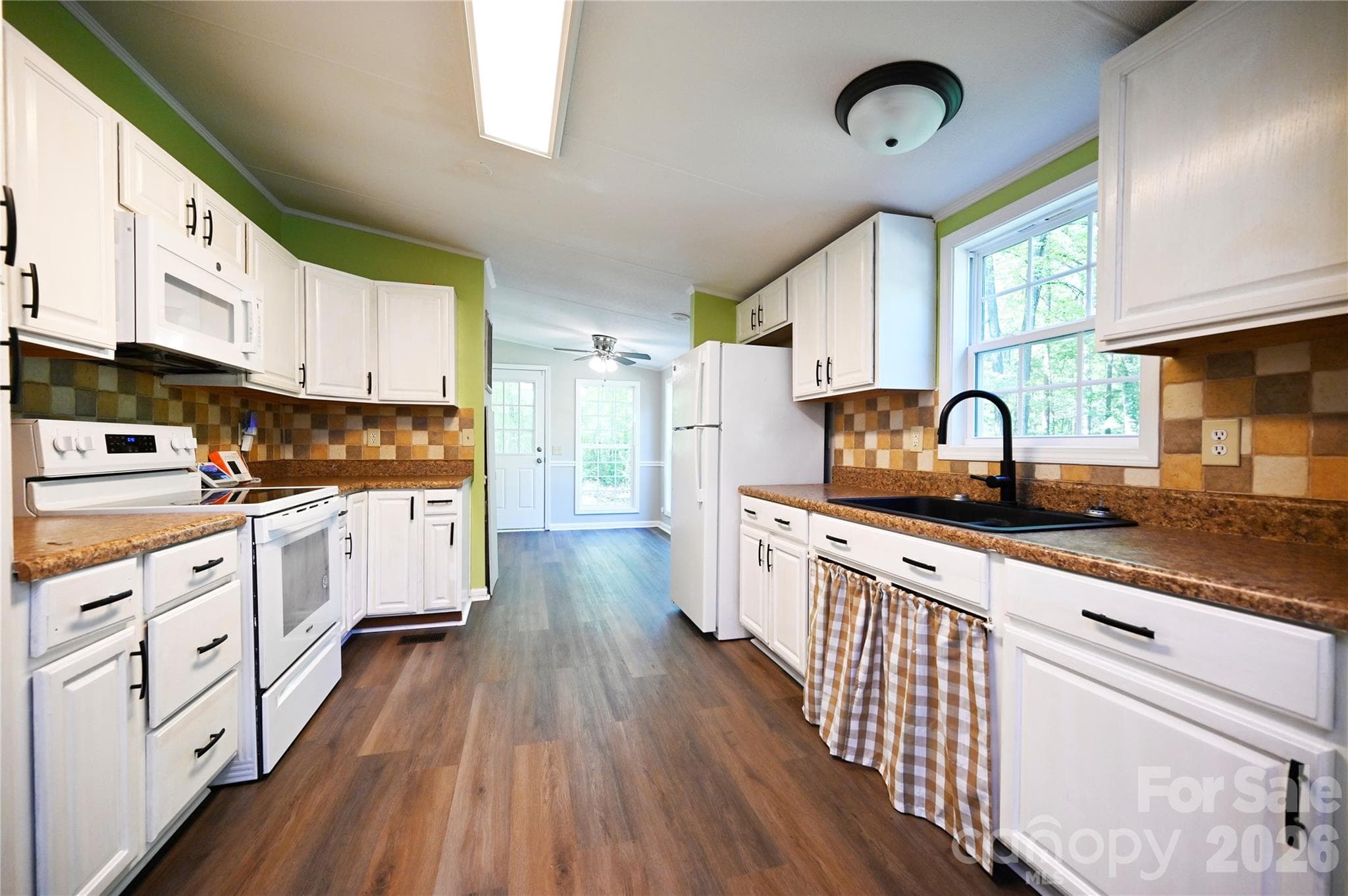 Single Family Residence at 1415 Smith Woods Lane, Hickory Grove, photo 8 of 16