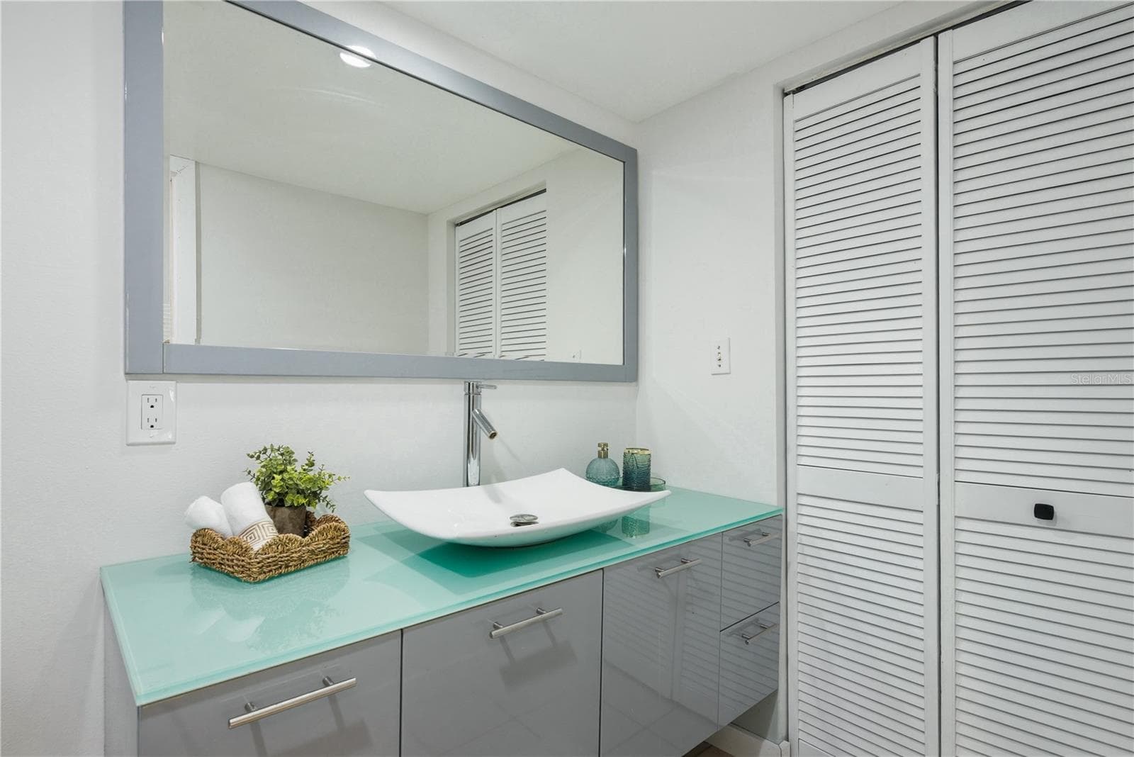 Condominium at 701 S MADISON AVE #420, CLEARWATER, photo 8 of 33