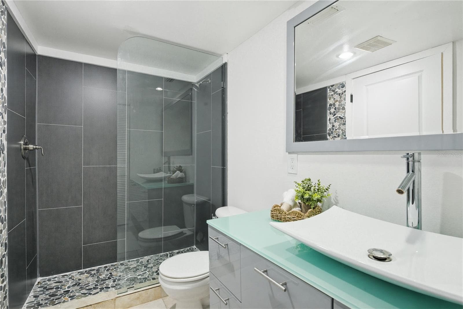 Condominium at 701 S MADISON AVE #420, CLEARWATER, photo 9 of 33