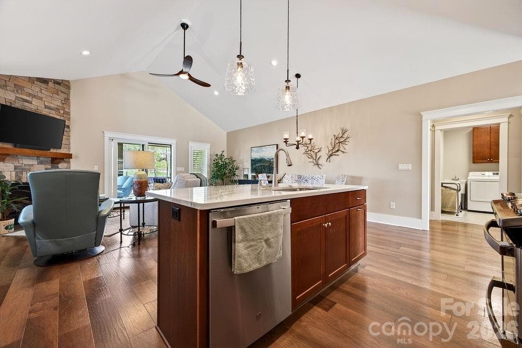 Townhouse at Hendersonville, photo 3 of 40