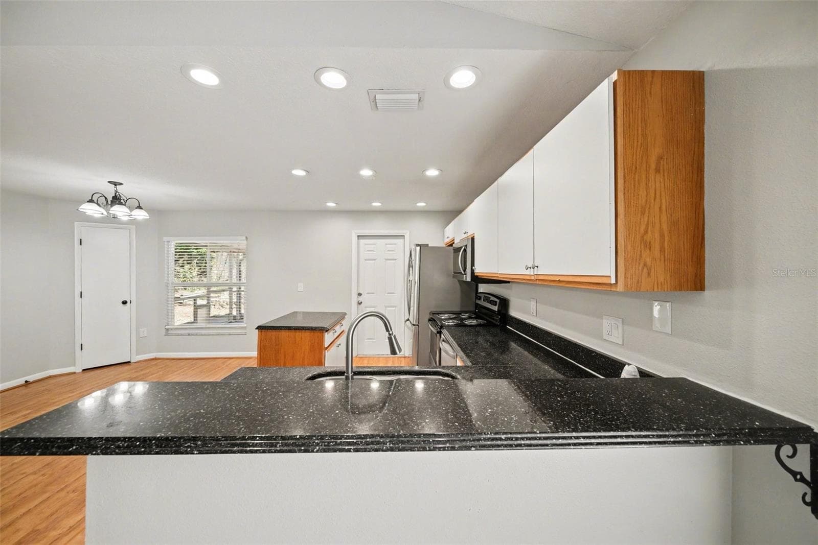 Single Family Residence at 2424 CAMDEN OAKS PL, VALRICO, photo 11 of 25