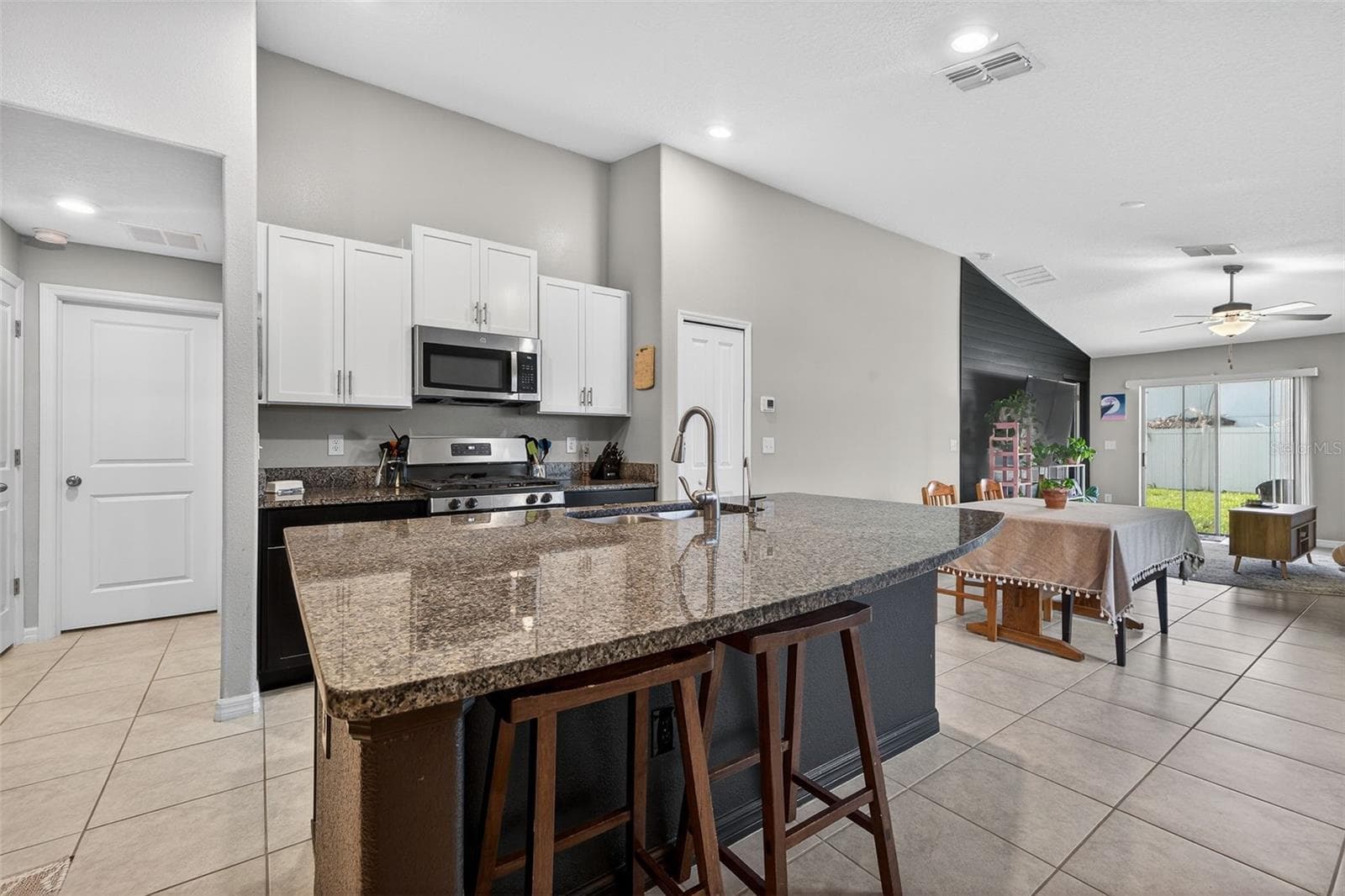 Single Family Residence at 9324 LEMON DROP LOOP, SUN CITY CENTER, photo 5 of 32