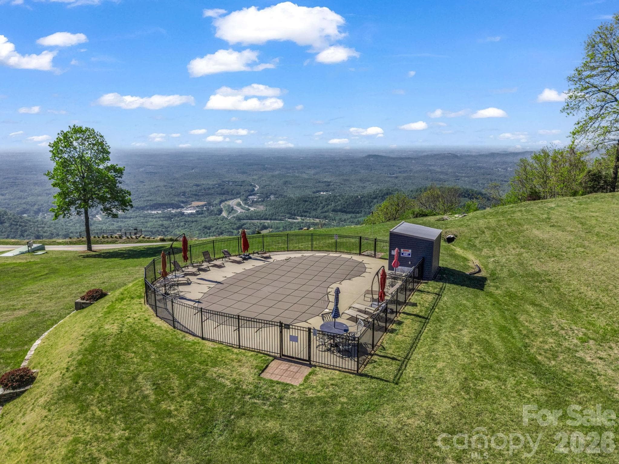 Even the swimming pool has a view! - 2881 White Oak Mountain Road, Columbus