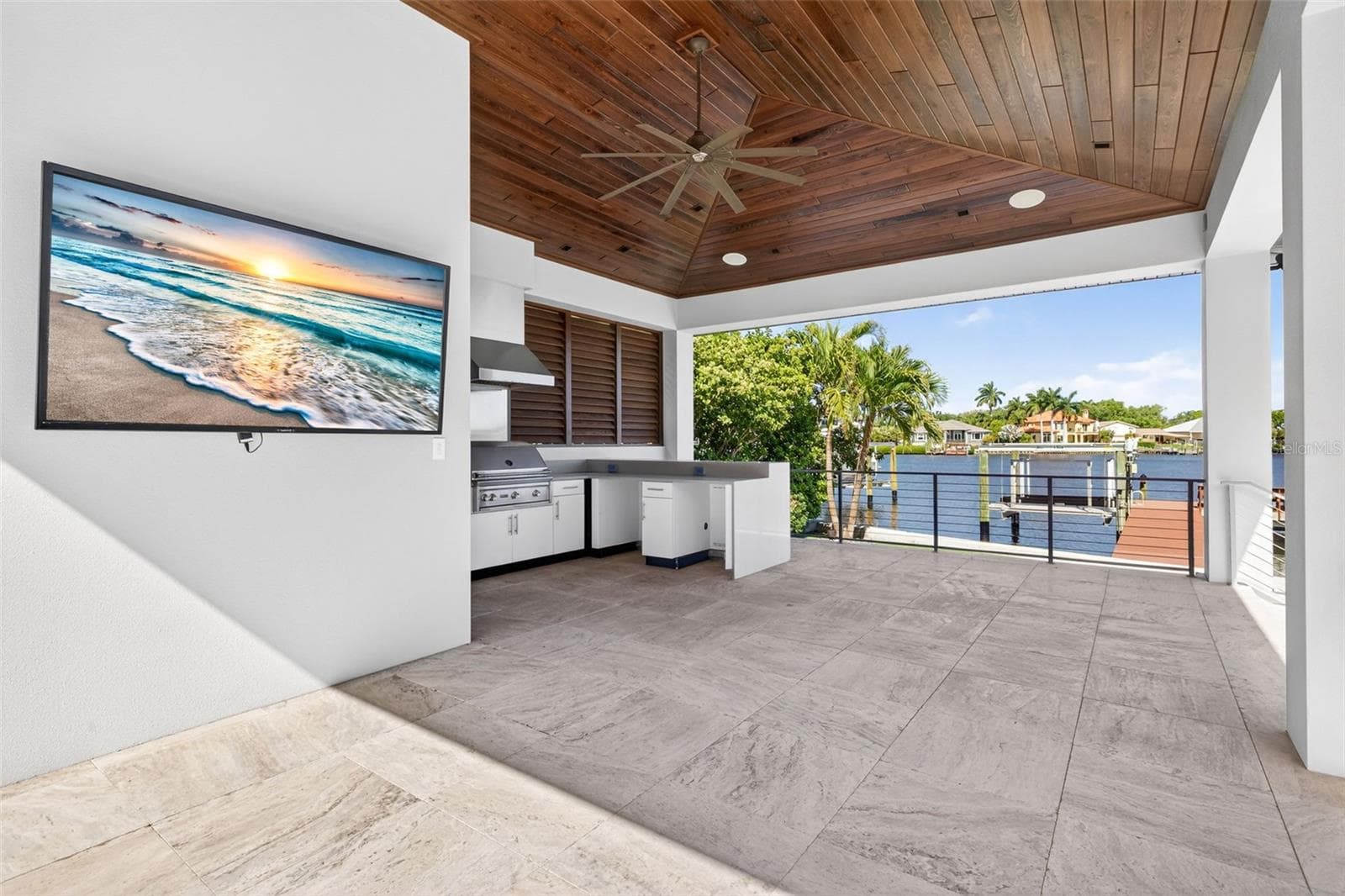 Single Family Residence at 460 COFFEE POT RIVIERA NE, ST PETERSBURG, photo 28 of 73