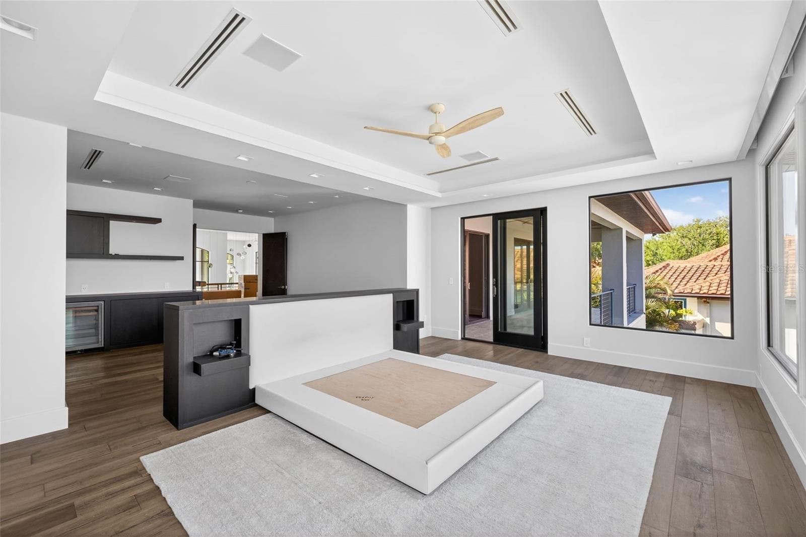 Single Family Residence at 460 COFFEE POT RIVIERA NE, ST PETERSBURG, photo 35 of 73