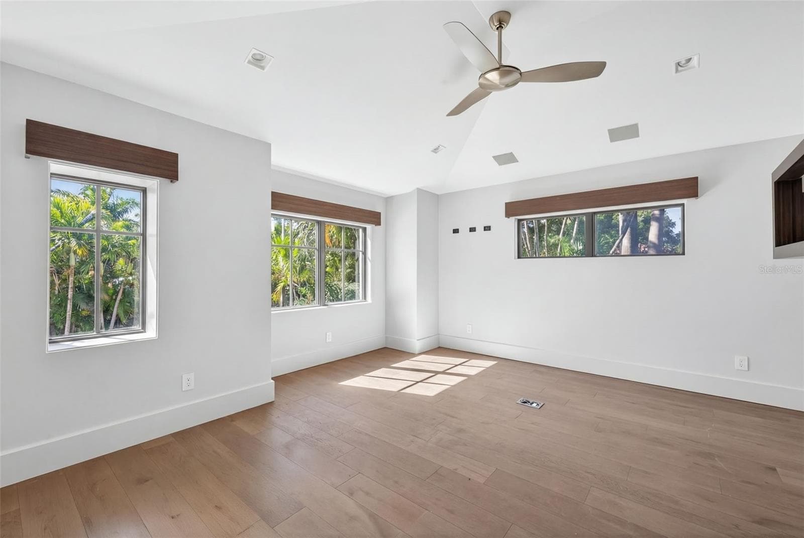 Single Family Residence at 460 COFFEE POT RIVIERA NE, ST PETERSBURG, photo 49 of 73
