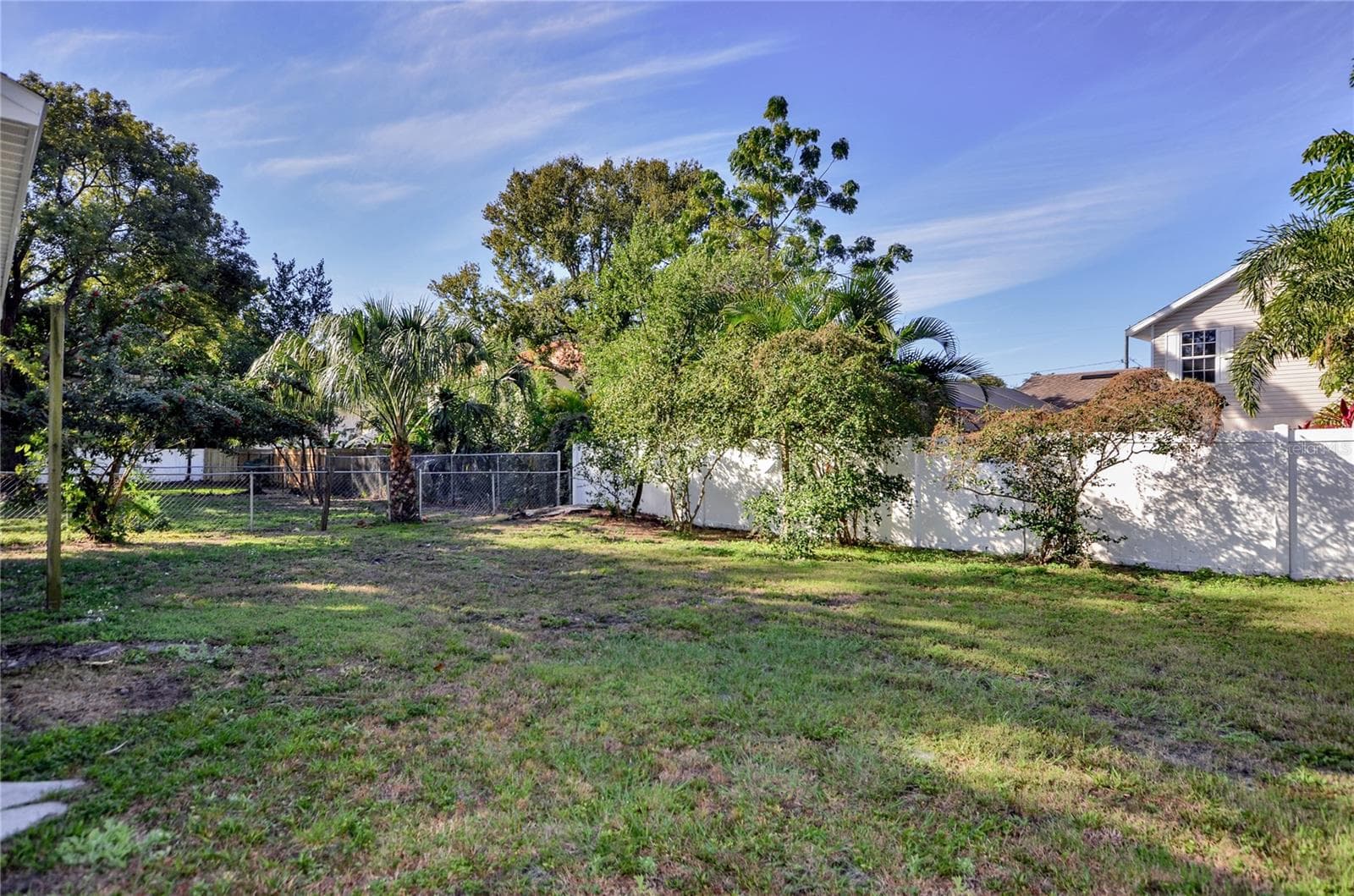 large yard - 301 S AUDUBON AVE, TAMPA