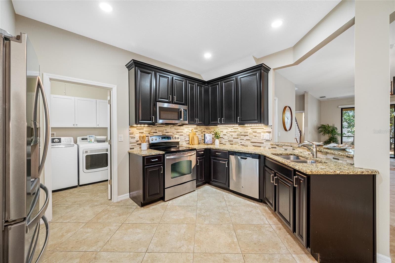 Spacious Layout in Kitchen! - 2527 SILVERBACK CT, PALM HARBOR