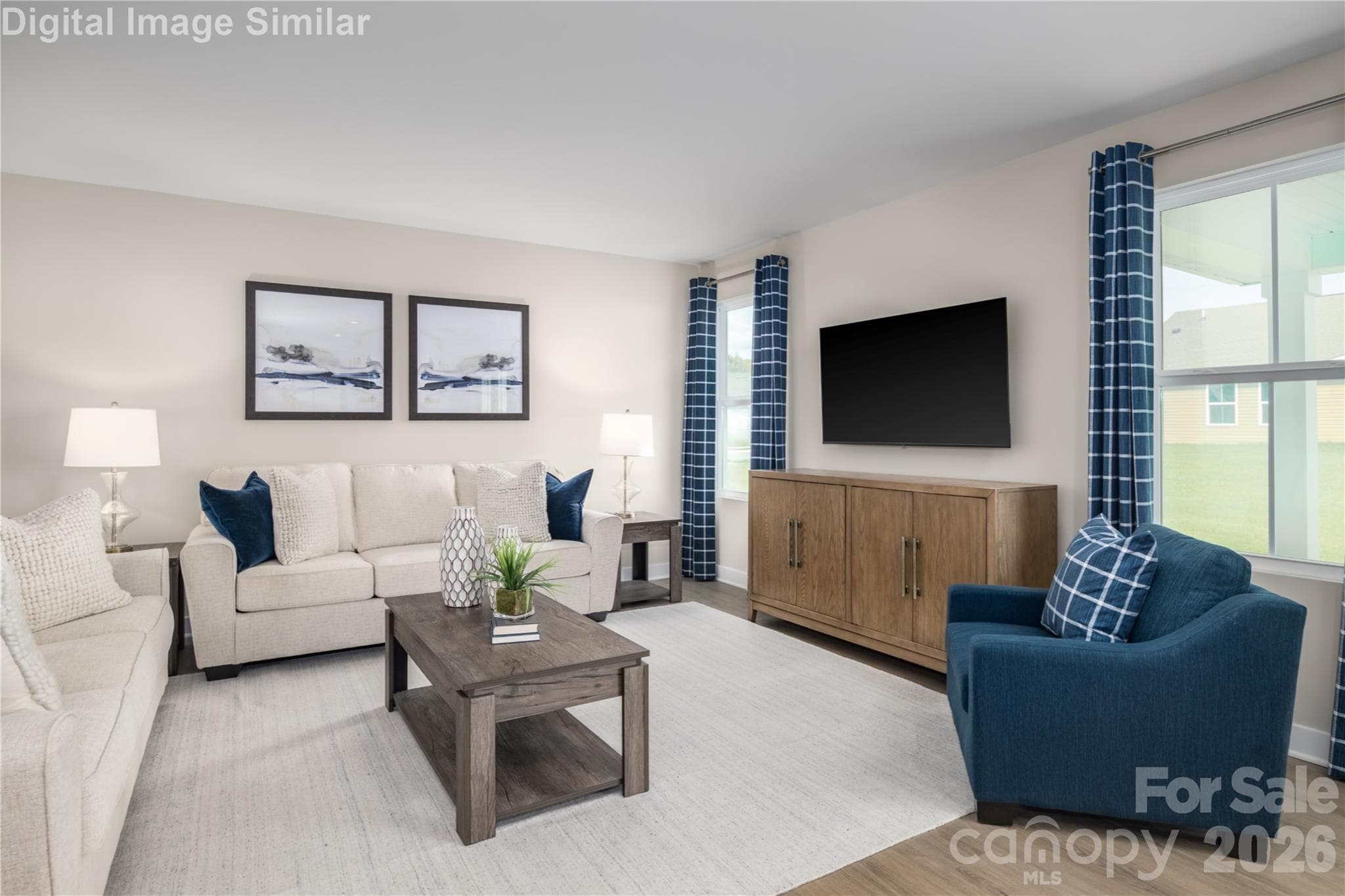 Sunlit Great Room with Expansive Windows - Ideal for Hosting. - Hickory