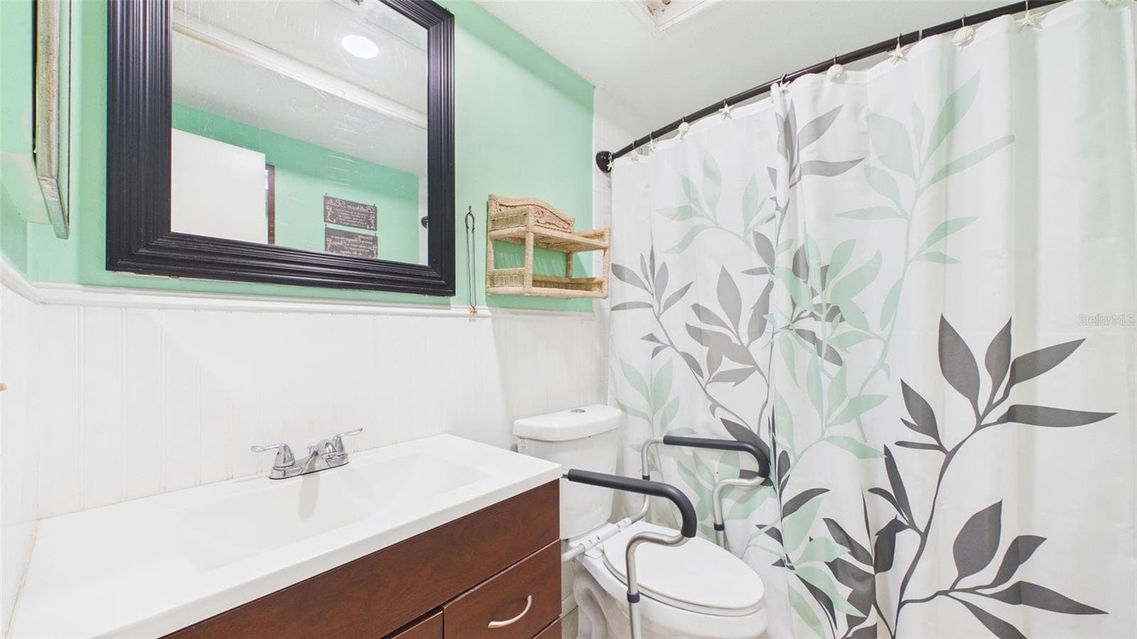 Hall/Guest bathroom - 8840 CARMEN LN, PORT RICHEY
