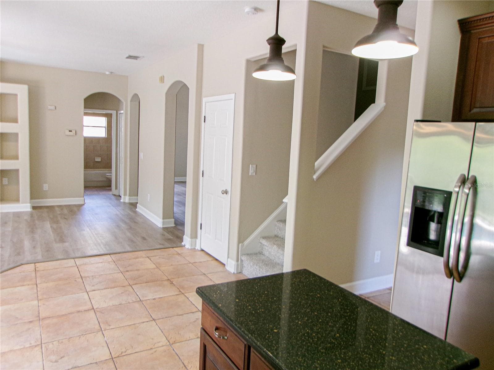 Kitchen and family room - 11314 OYSTER BAY CIR, NEW PORT RICHEY