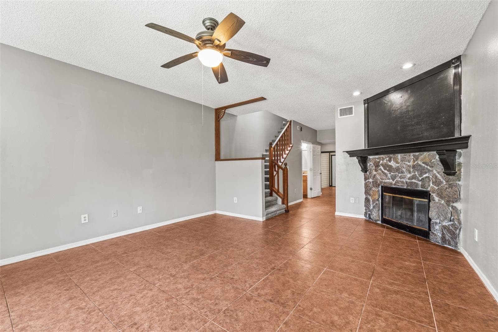 Townhouse at 312 WINCHESTER WAY, PALM HARBOR, photo 6 of 66