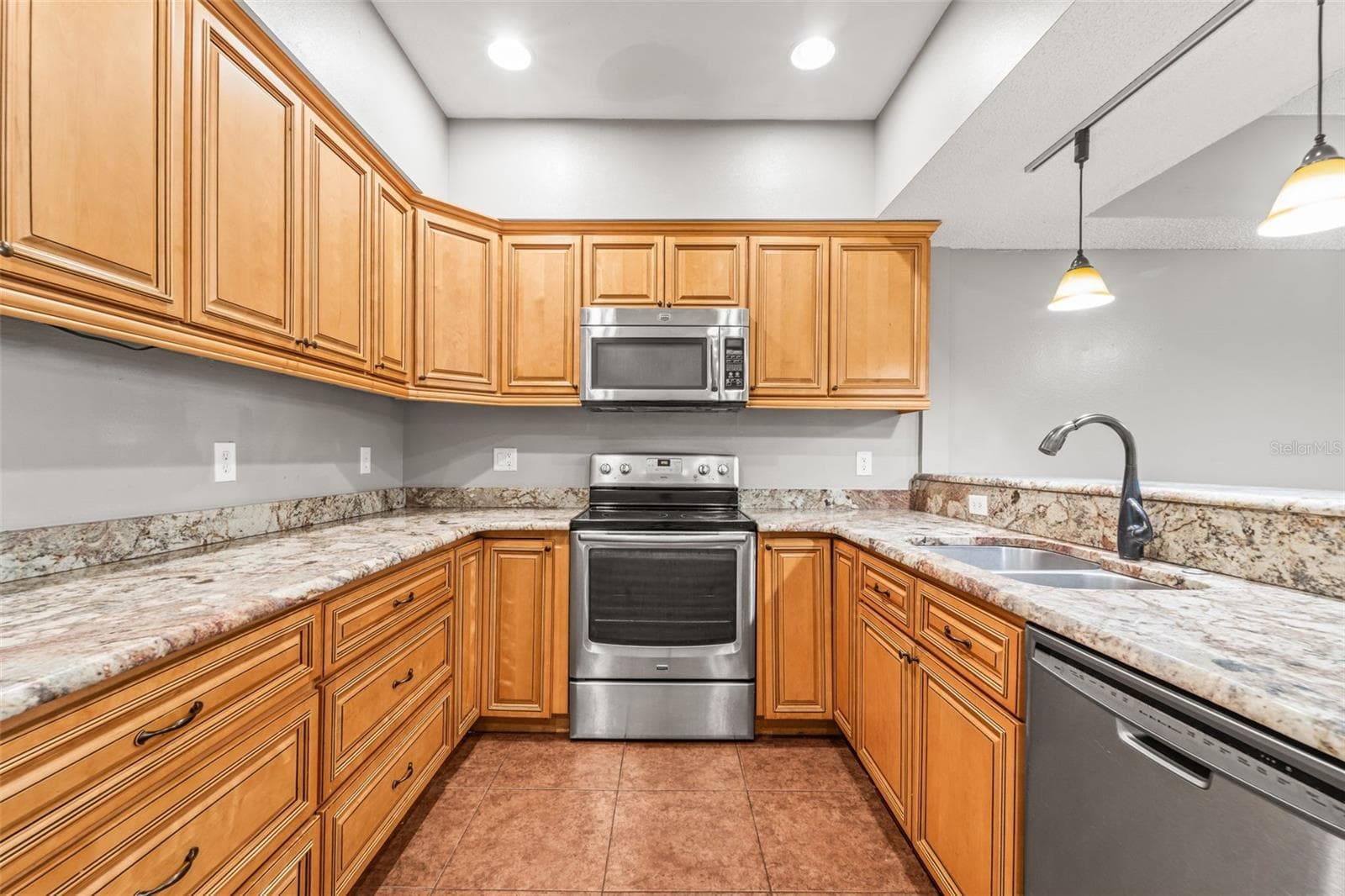 Townhouse at 312 WINCHESTER WAY, PALM HARBOR, photo 9 of 66