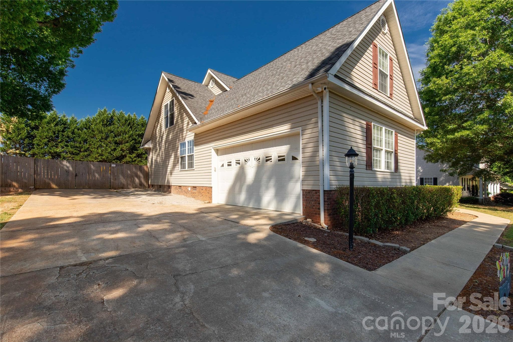 Single Family Residence at Lancaster, photo 4 of 21