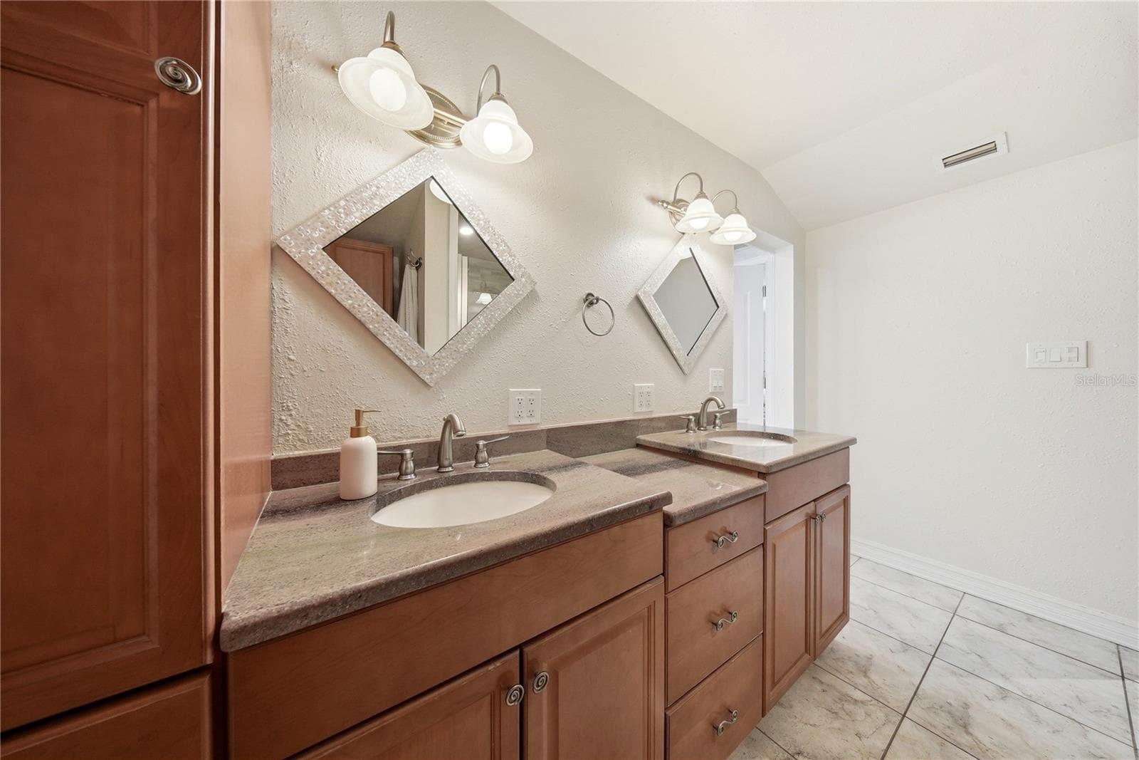 Single Family Residence at 3921 W BAY TO BAY BLVD, TAMPA, photo 22 of 56