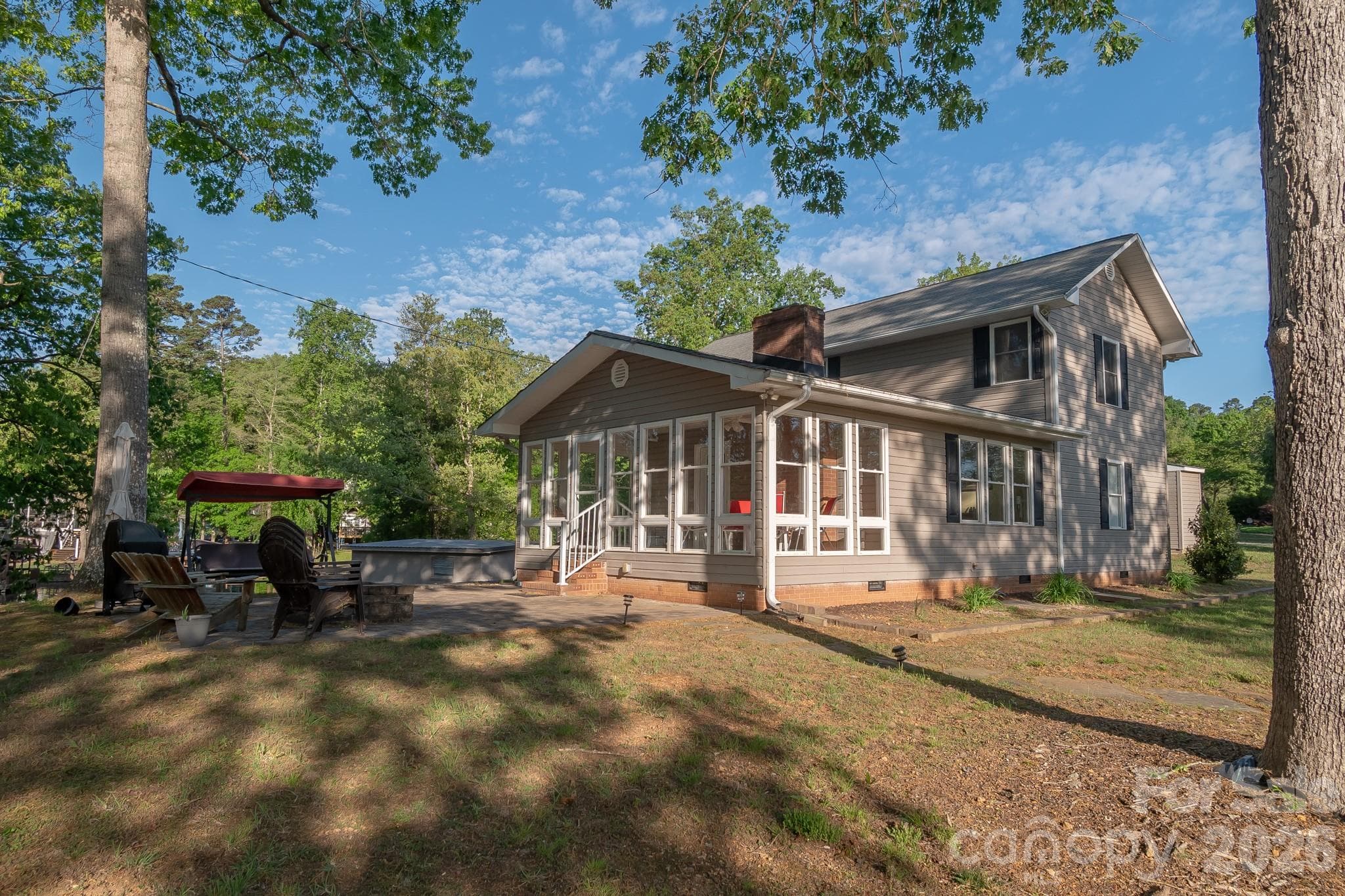 Single Family Residence at 150 Pinehaven Lane, New London, photo 2 of 48