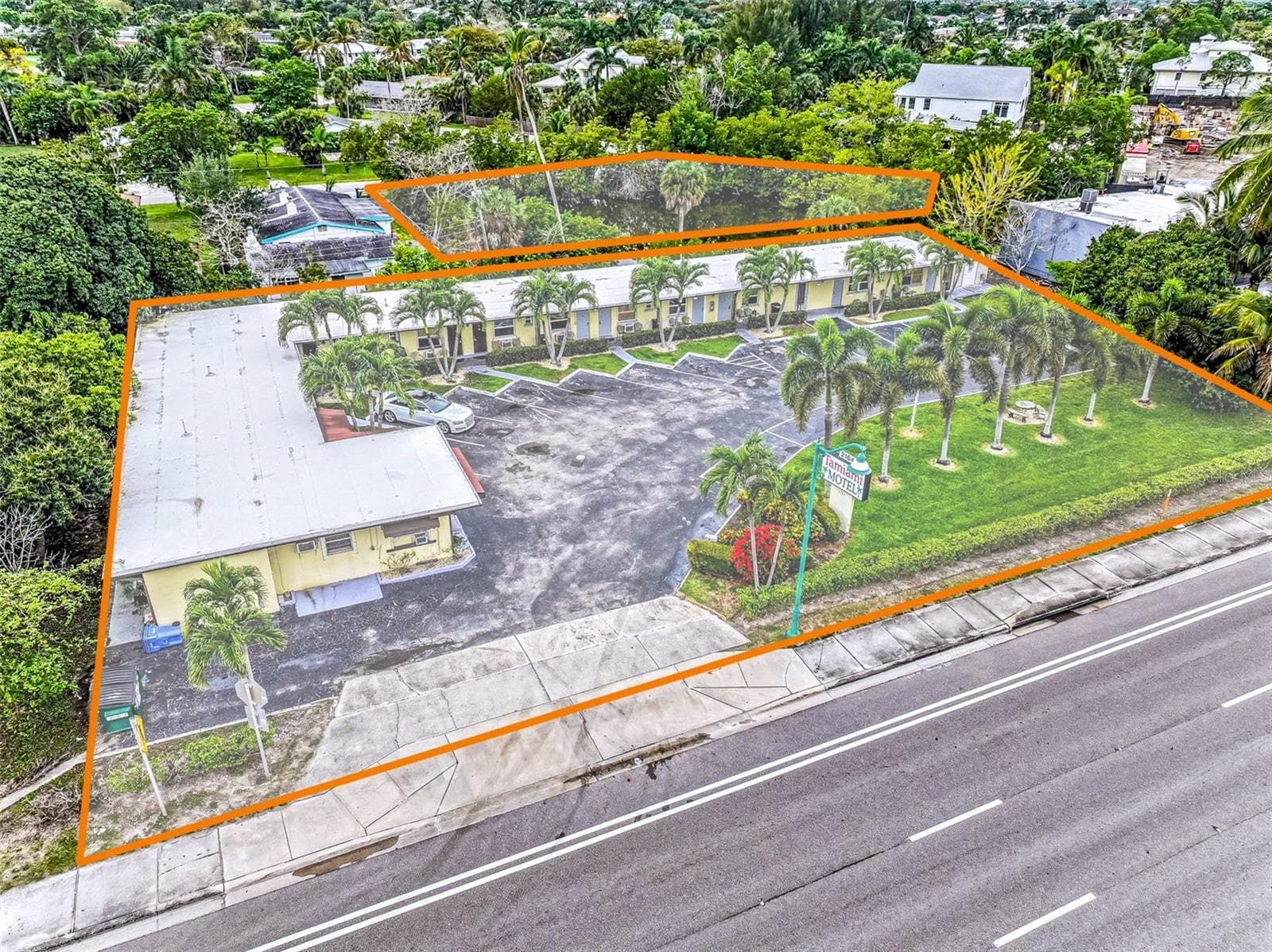 2164 TAMIAMI TRL E