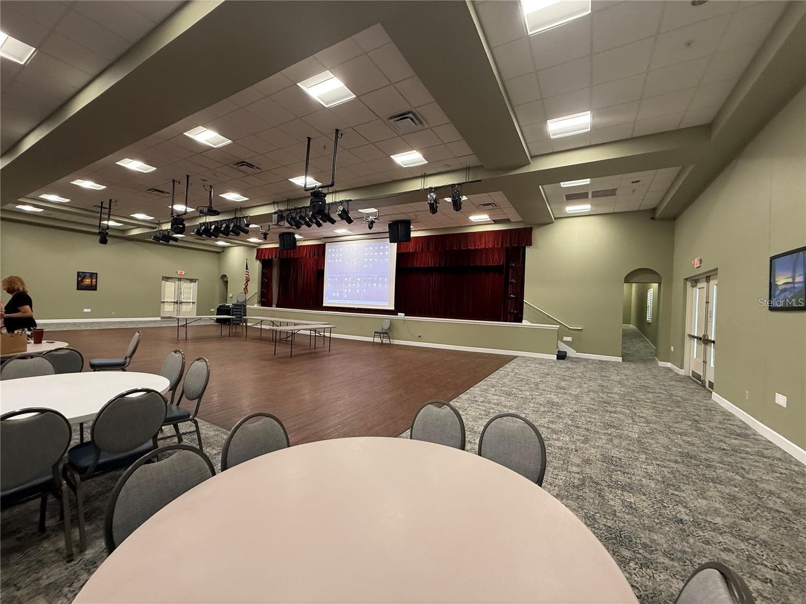Community ballroom/theater - 17083 SE 115TH TERRACE RD, SUMMERFIELD