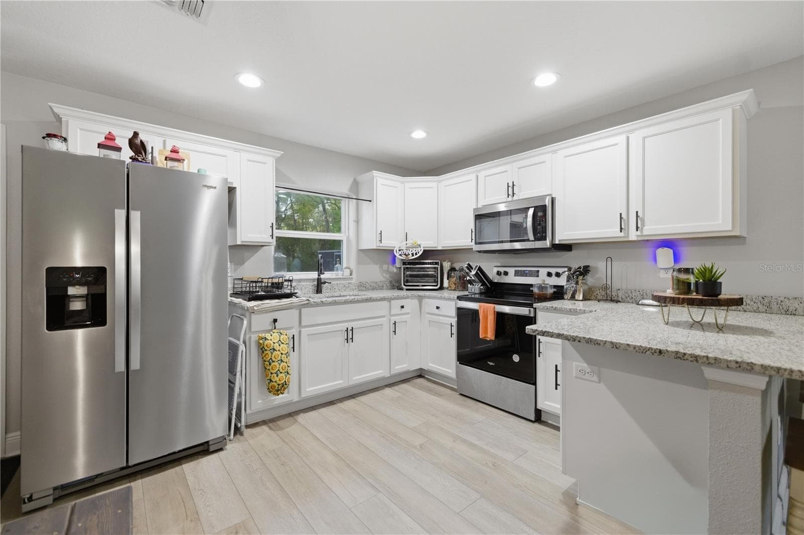 Kitchen - 15541 NE 13TH LN, WILLISTON