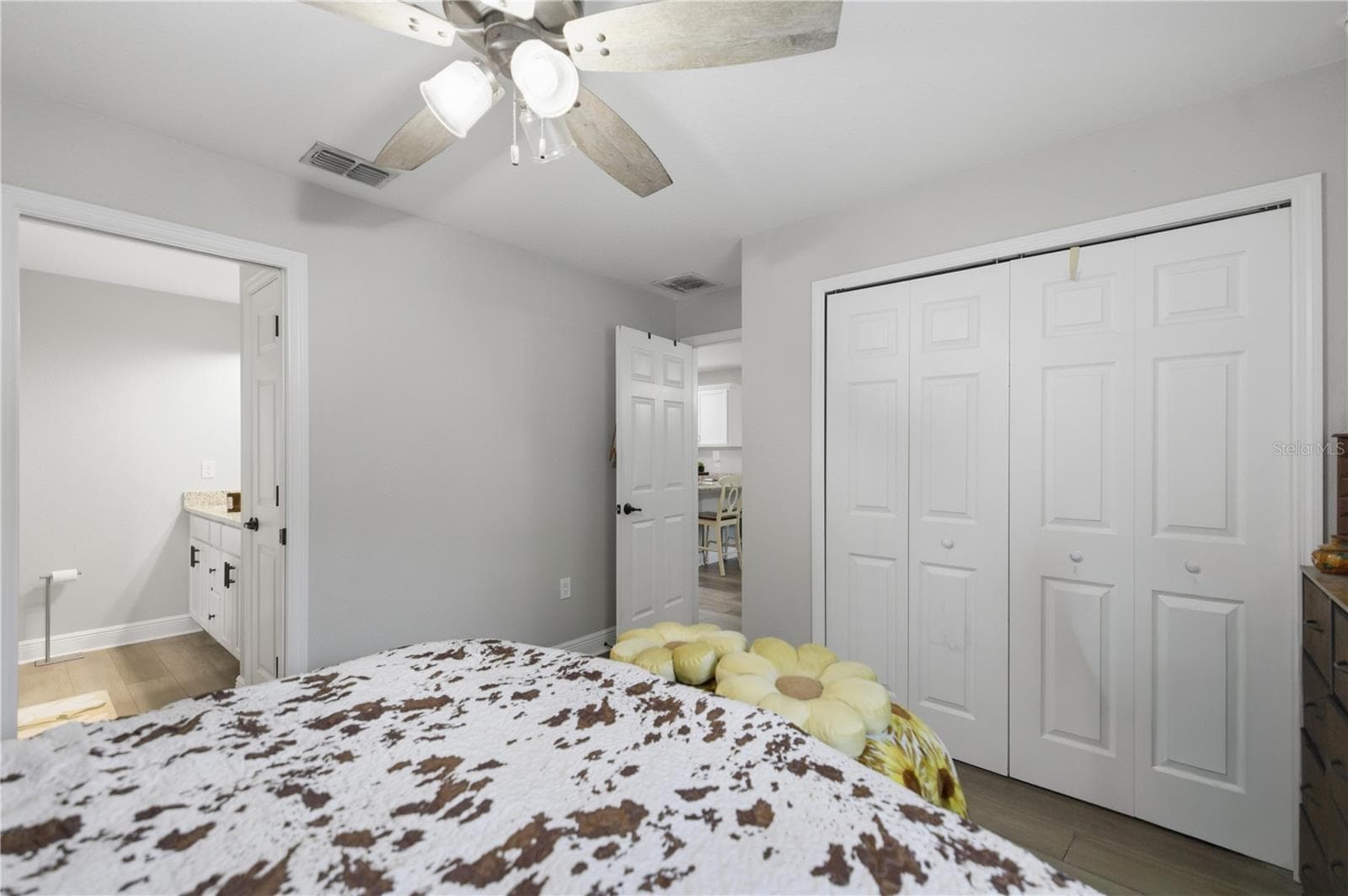 Master Bedroom - 15541 NE 13TH LN, WILLISTON