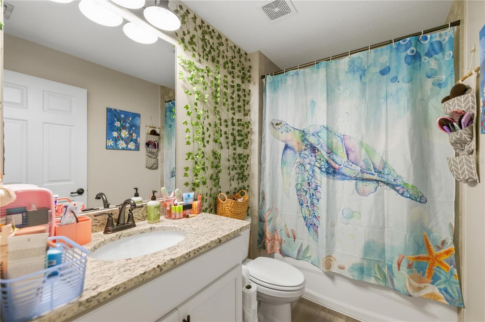 Guest Bathroom - 15541 NE 13TH LN, WILLISTON