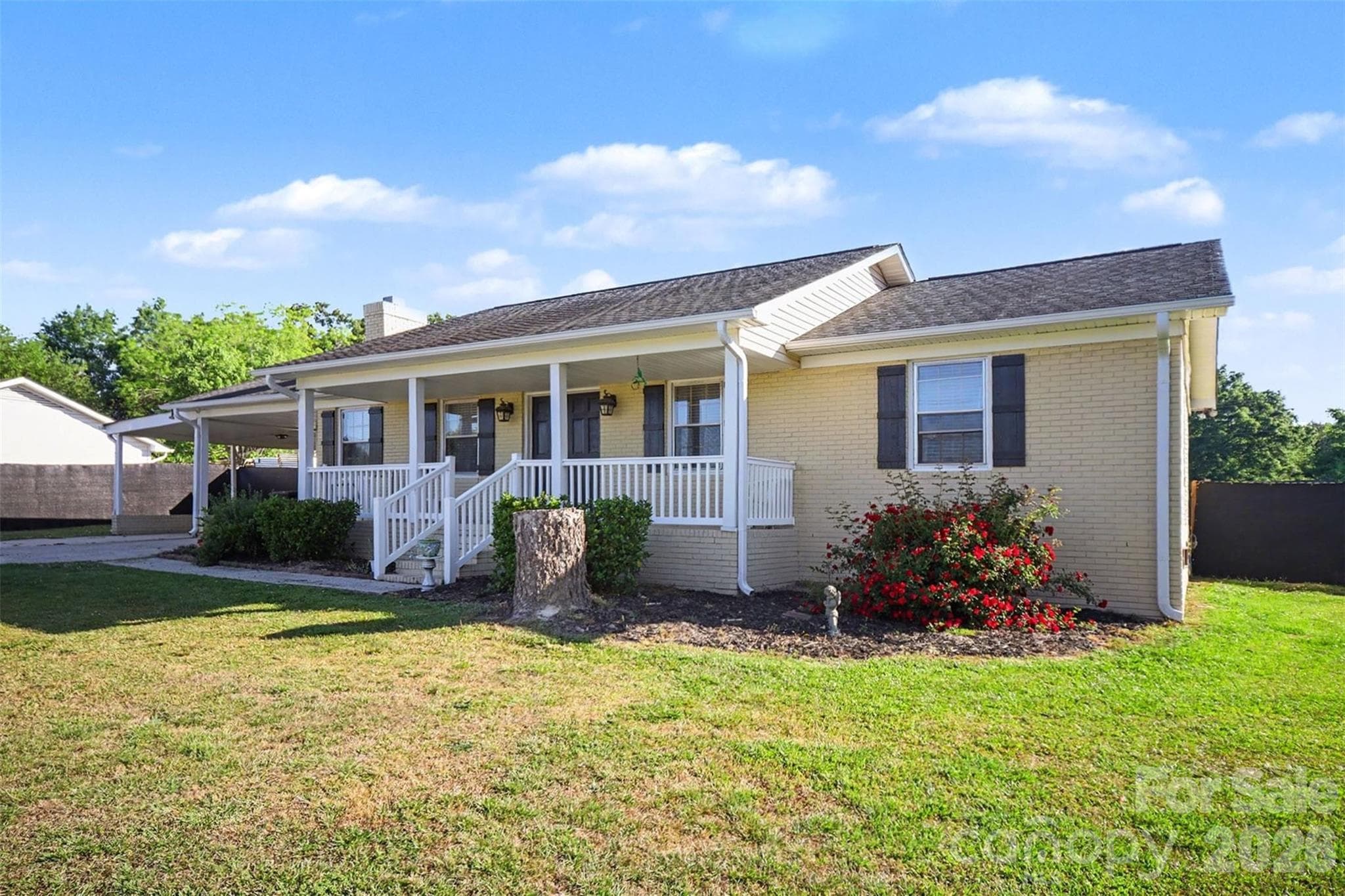 Single Family Residence at 1087 Greenbriar Drive, Lancaster, photo 5 of 26