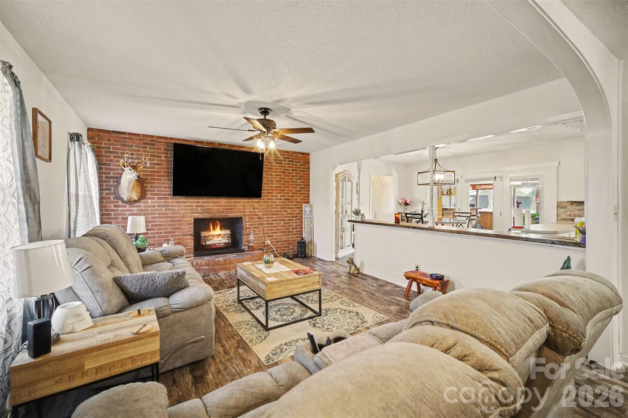 Single Family Residence at 1087 Greenbriar Drive, Lancaster, photo 13 of 26