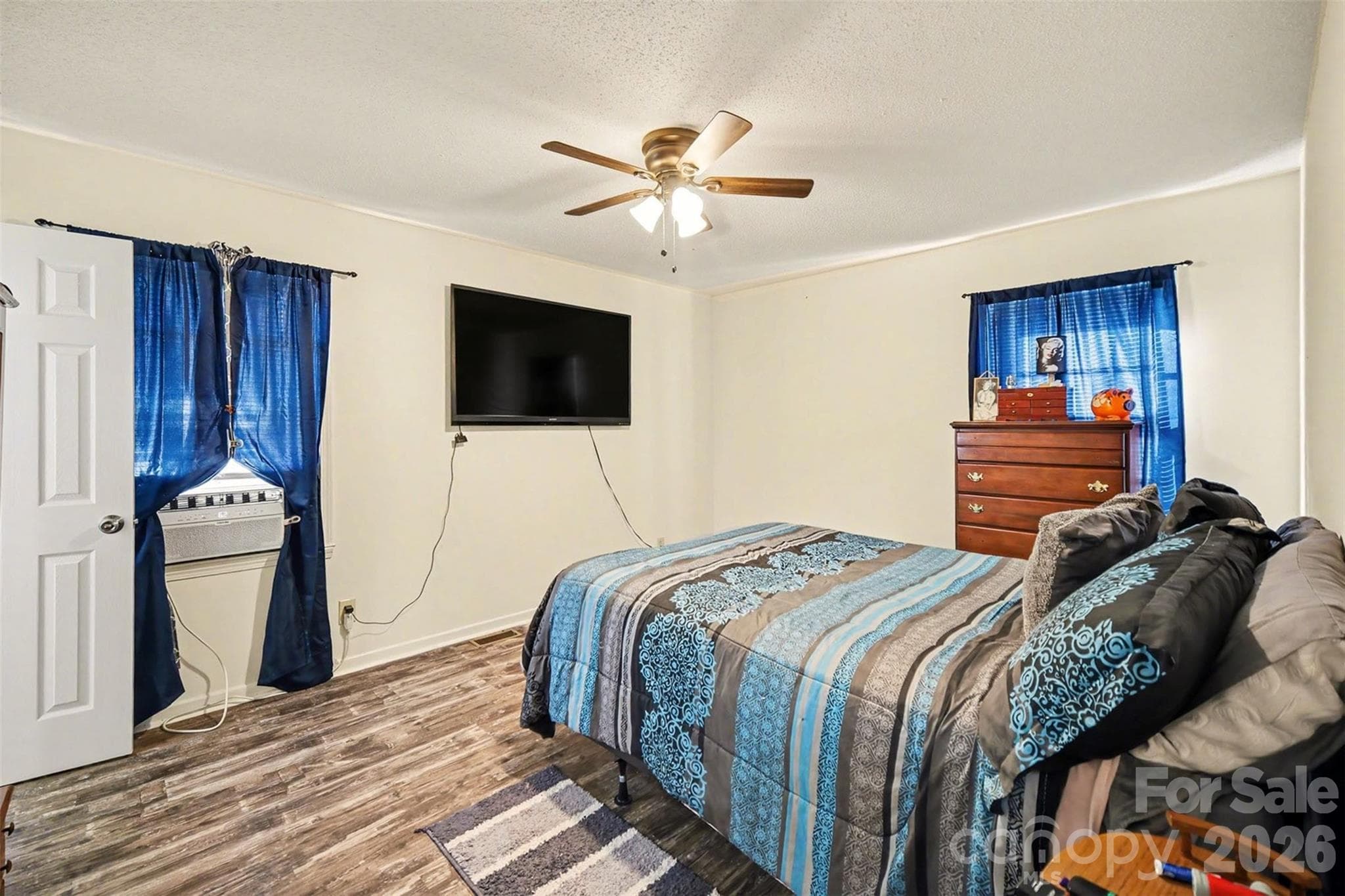 Single Family Residence at 1087 Greenbriar Drive, Lancaster, photo 16 of 26