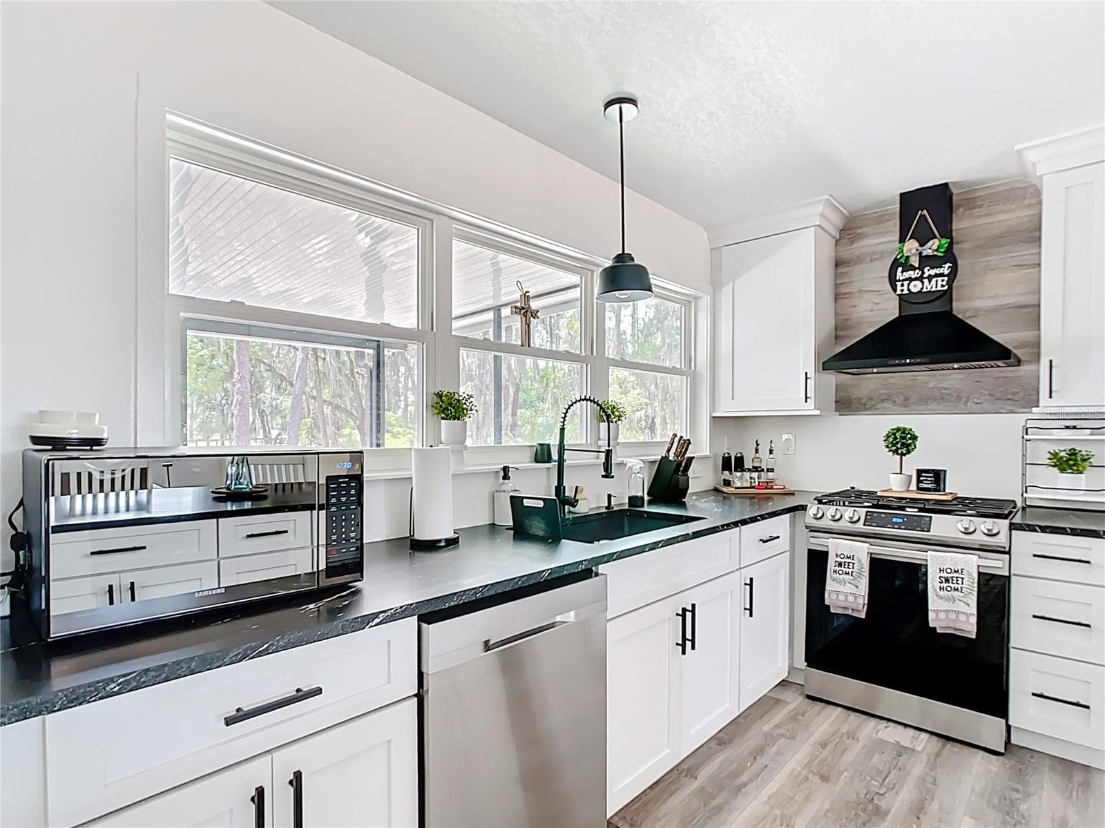Single Family Residence at 7374 CIRCLE DR, LADY LAKE, photo 12 of 53