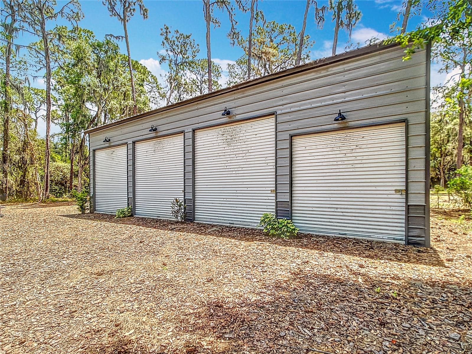 Detached metal workshop and garage - 7374 CIRCLE DR, LADY LAKE
