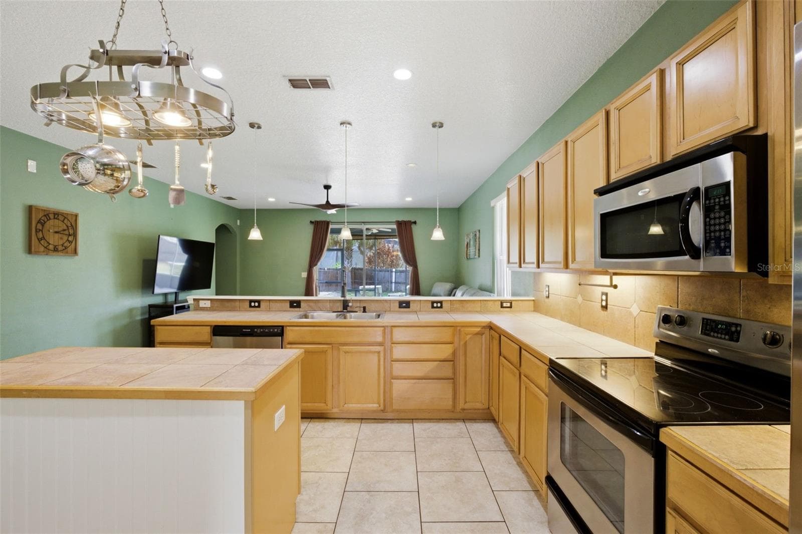 Single Family Residence at 35937 DAWN DR, LEESBURG, photo 12 of 33