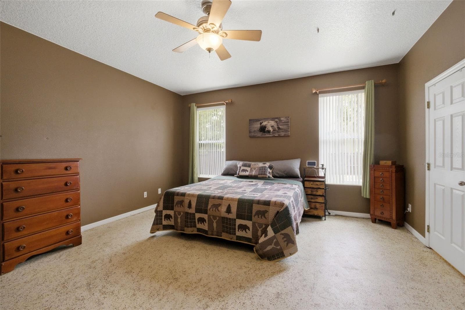 Primary bedroom - 35937 DAWN DR, LEESBURG