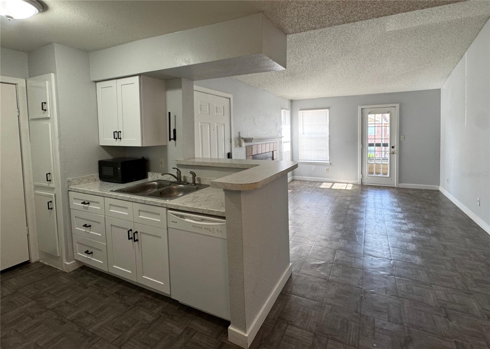 Renovated kitchen - 5540 DEVONBRIAR WAY #203, ORLANDO