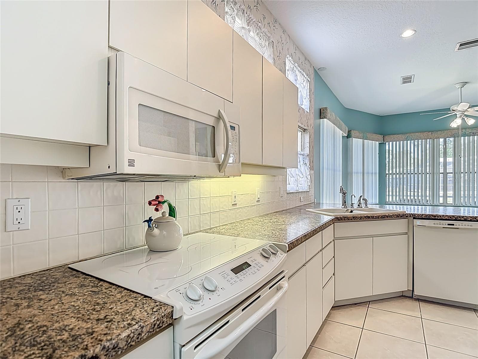 Single Family Residence at 9289 PENELOPE DR, WEEKI WACHEE, photo 9 of 27