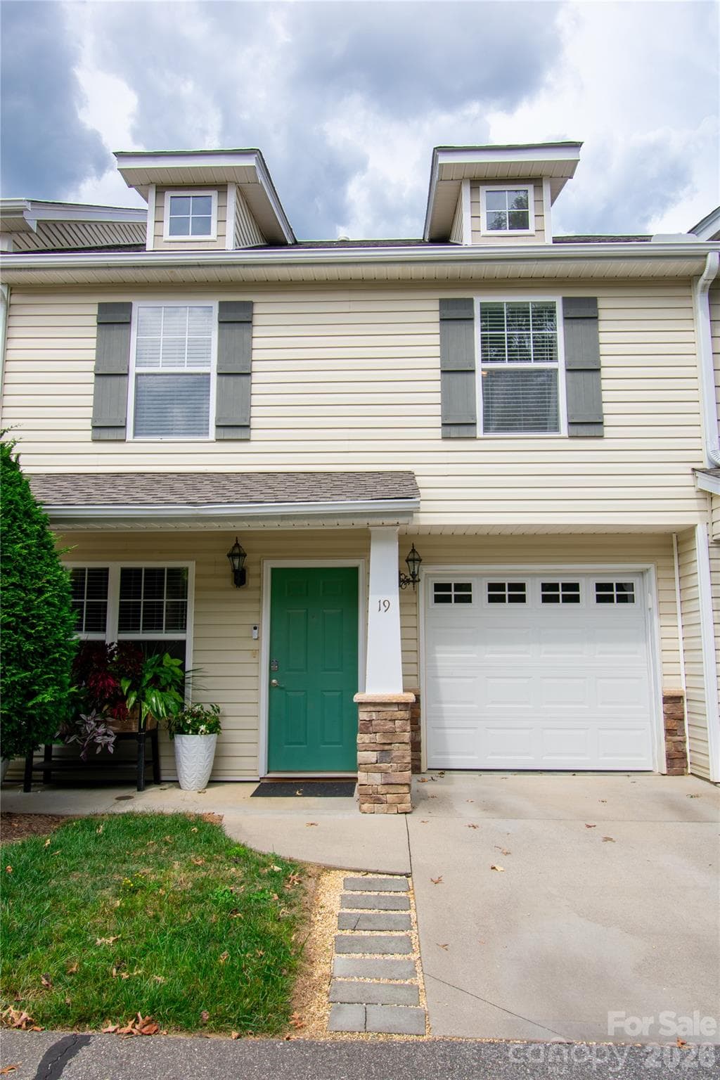 Townhouse at Fletcher, photo 2 of 19