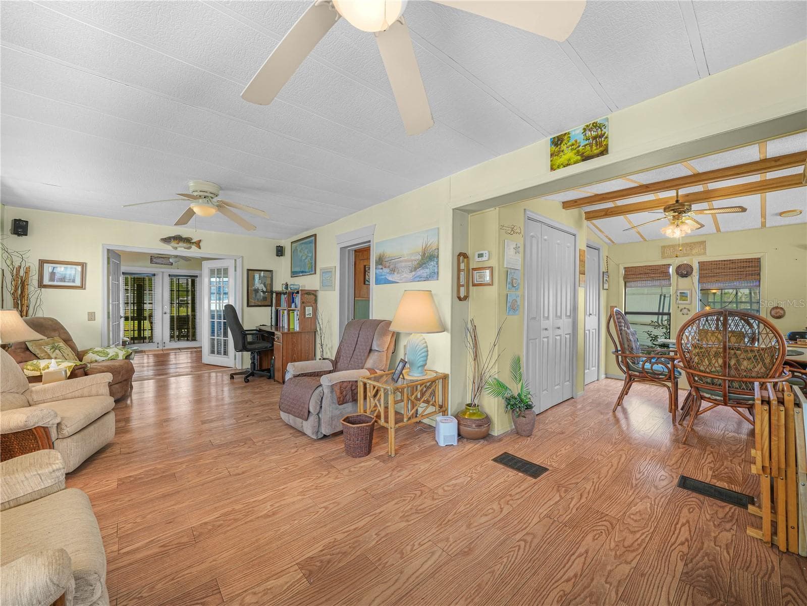 Manufactured Home at 29 BEAVERKILL DR, LAKE WALES, photo 9 of 48
