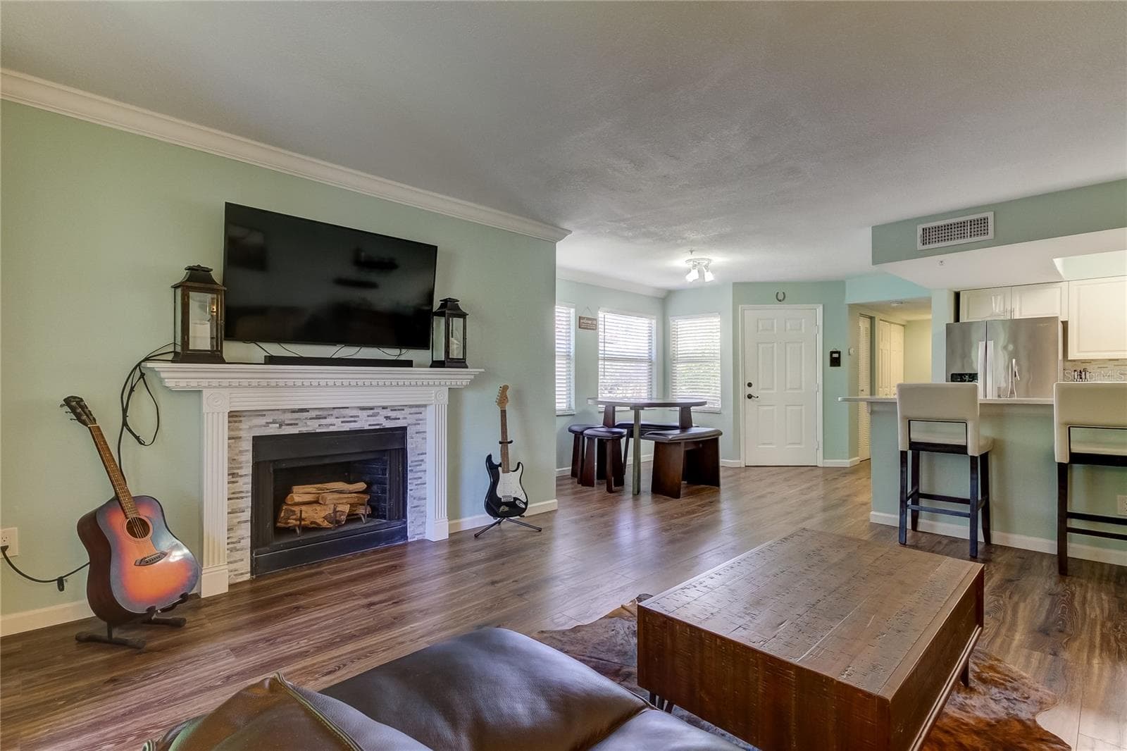 Wood Burning Fireplace - 2400 FEATHER SOUND DR #1228, CLEARWATER