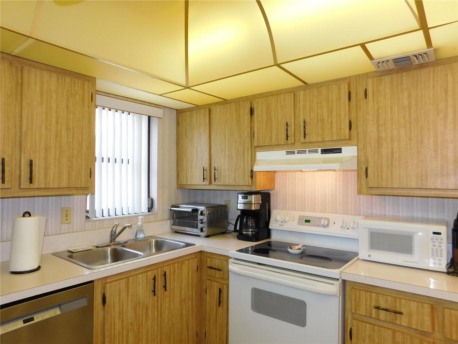 kitchen - 5400 34TH ST W #L5, BRADENTON