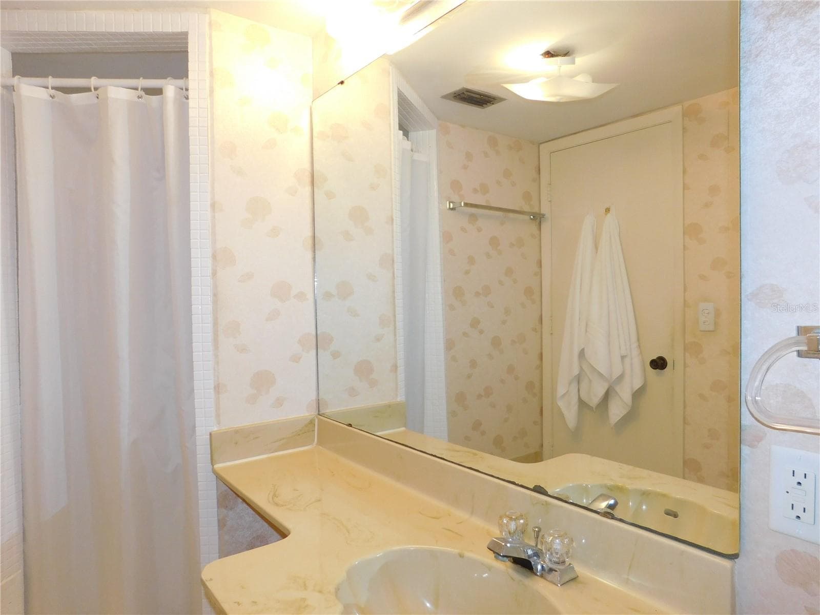 Second bathroom with shower - 5400 34TH ST W #L5, BRADENTON