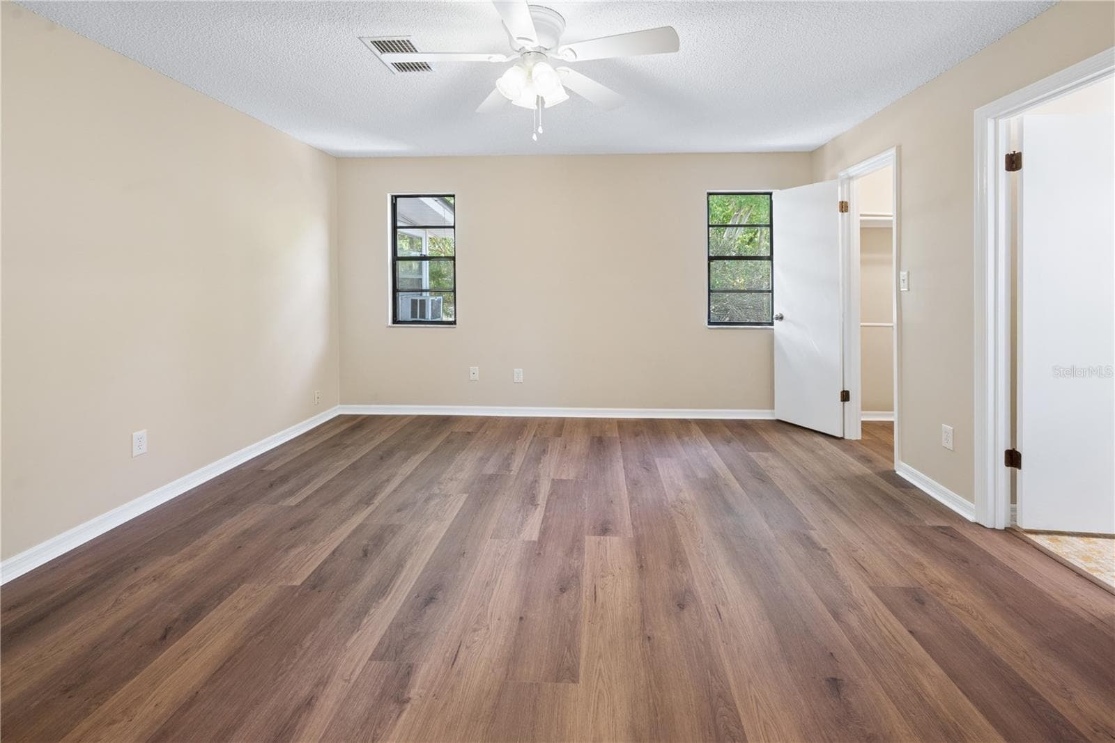 Single Family Residence at 950 S LAWRENCE BLVD, KEYSTONE HEIGHTS, photo 17 of 41
